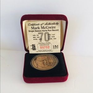 Mark McGwire 70 HR Highland Mint 39 MM Bronze Medallion #05752 Limited Addition